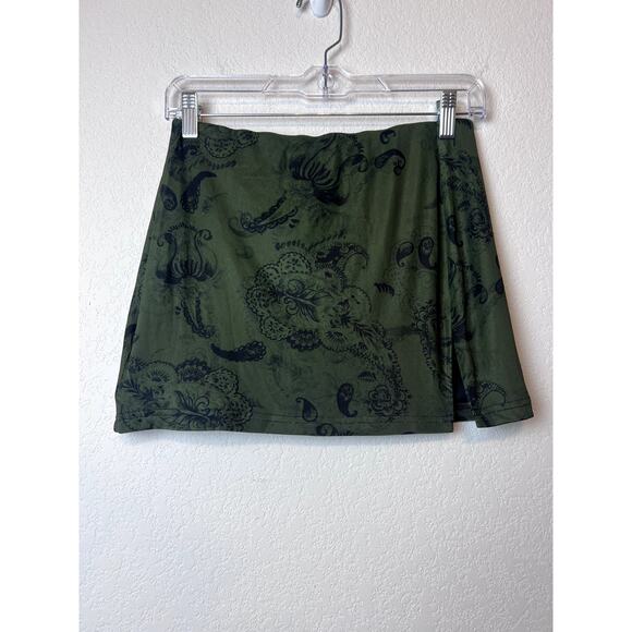 Princess Polly Dresses & Skirts - Princess Polly Green Black Paisley Print Mini Skirt Size 6 New With Tags